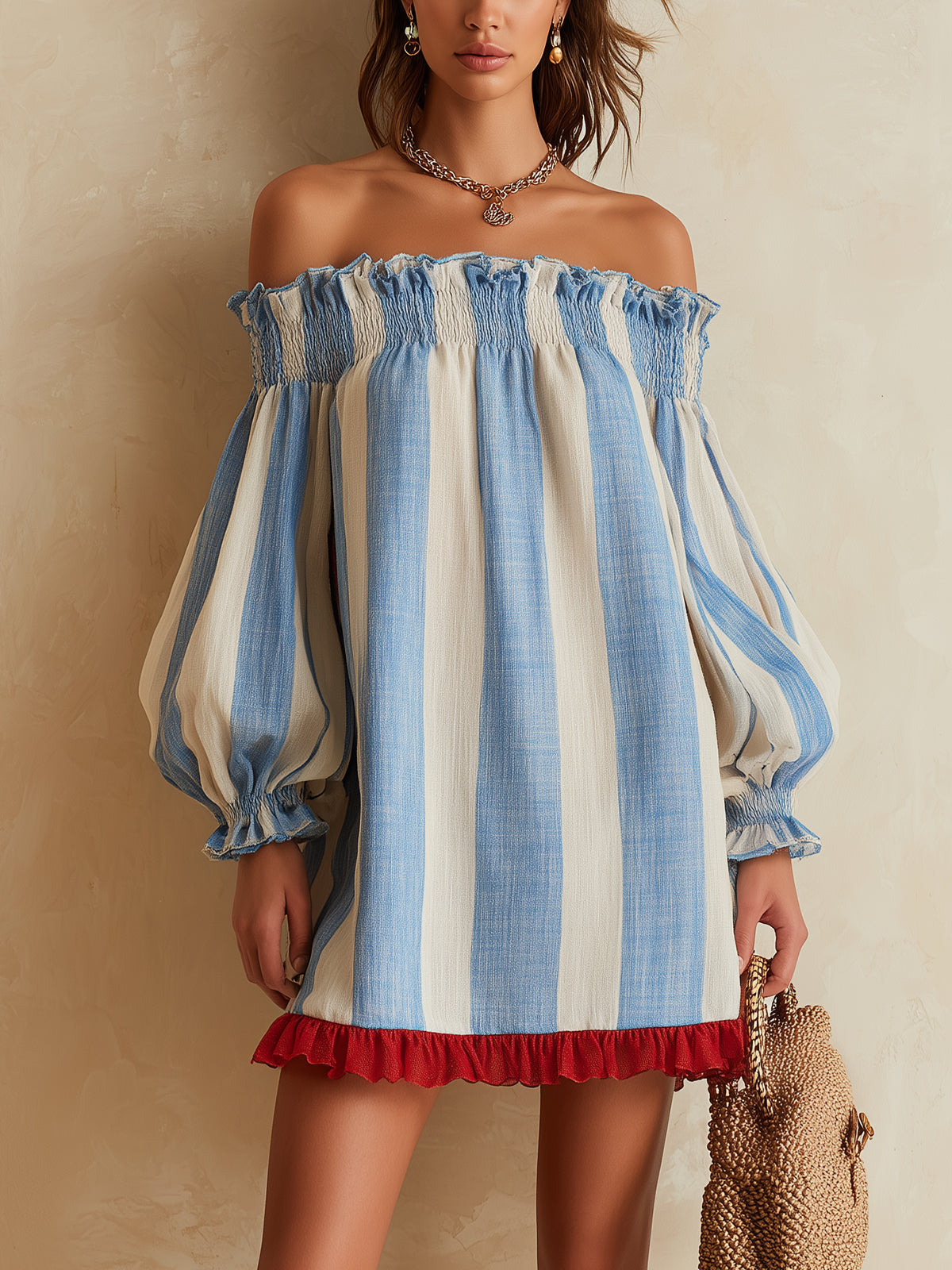 Vestido Violeta Cortés con Rayas y Hombros Descubiertos