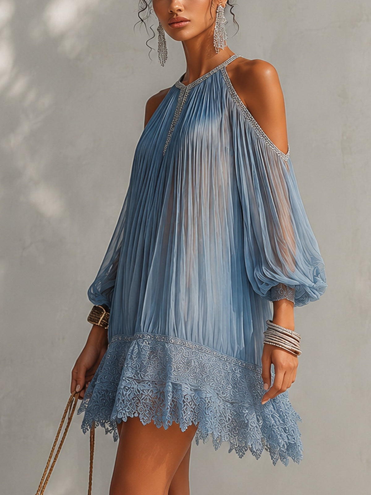 Vestido Violeta Cortés con Hombros Descubiertos y Bajo de Encaje
