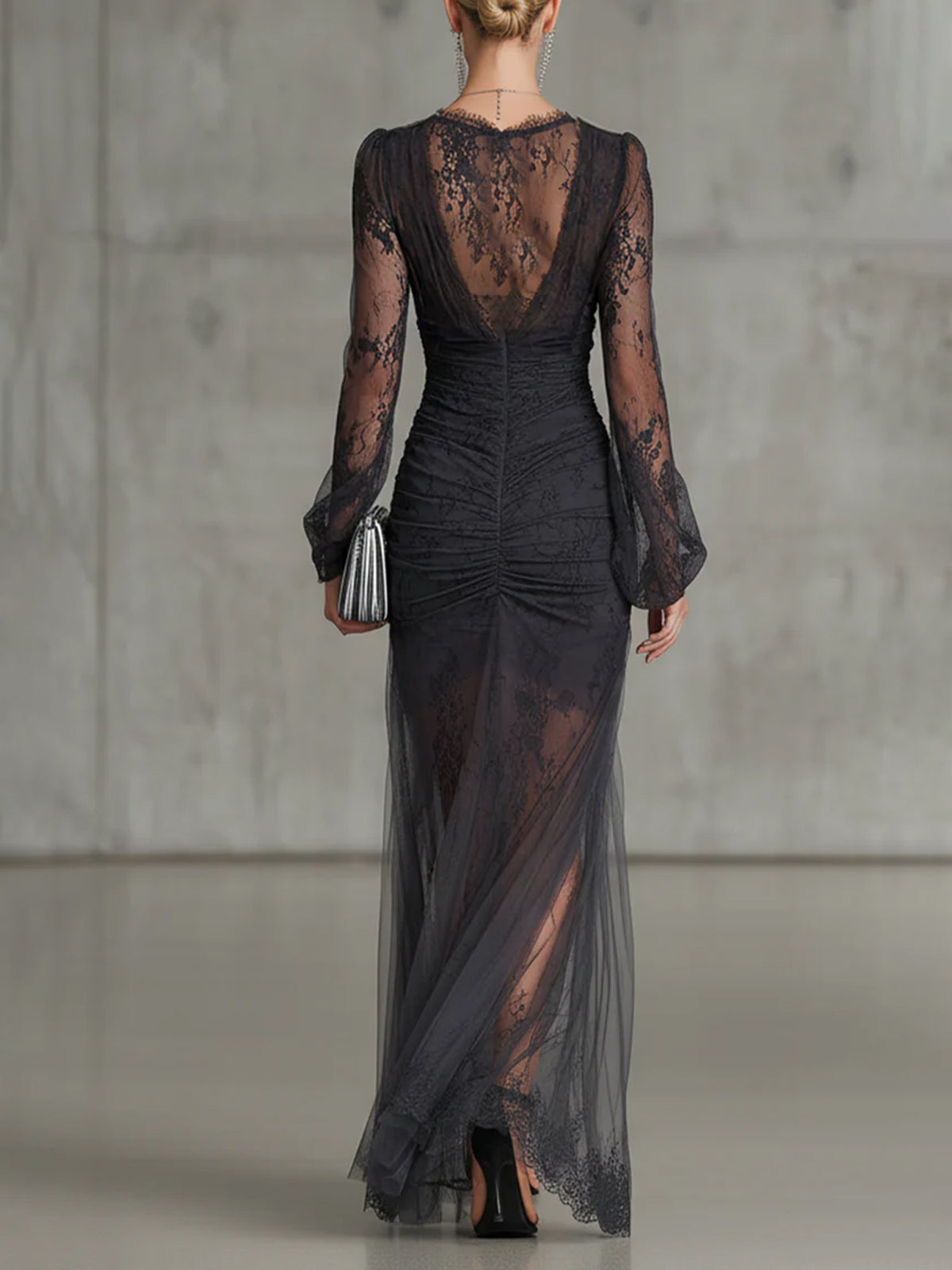 Vestido Violeta Cortés con Escote en V y Abertura Espectacular