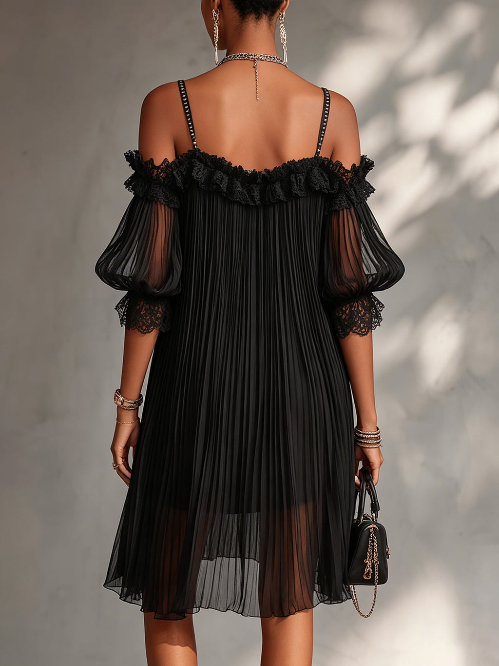 Vestido Violeta Cortés con Hombros Descubiertos y Ribete de Encaje