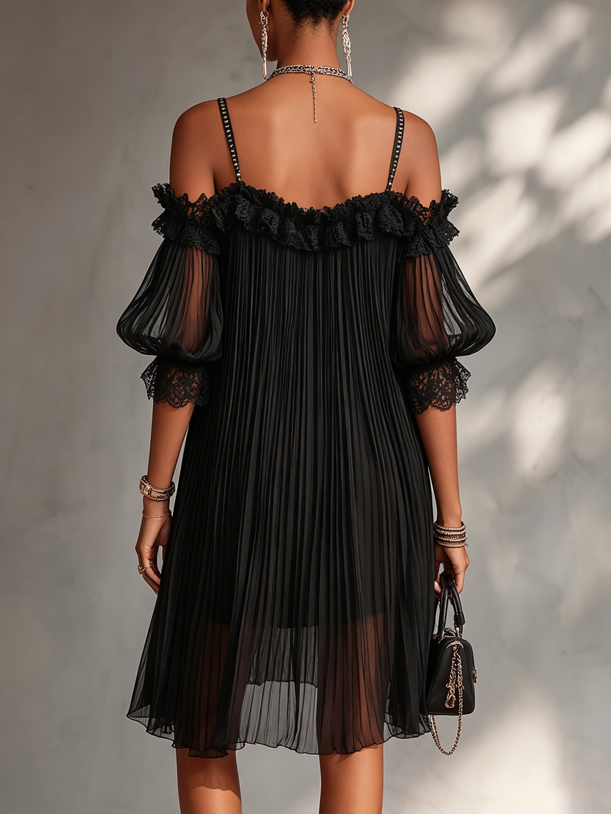 Vestido Violeta Cortés con Hombros Descubiertos y Ribete de Encaje