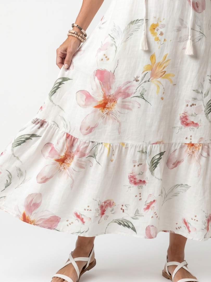 Vestido Violeta Cortés con Falda Escalonada Floral