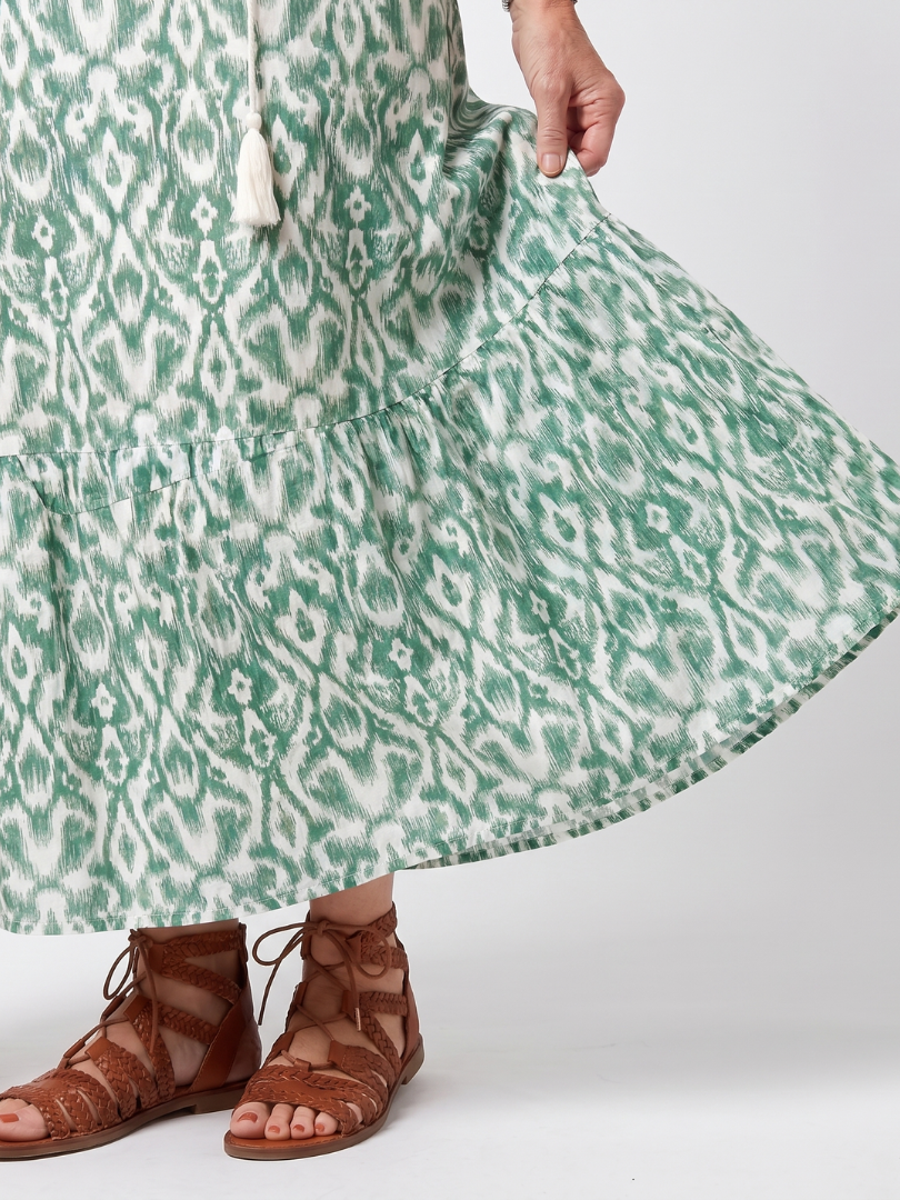 Vestido Violeta Cortés con Escote en V Floral