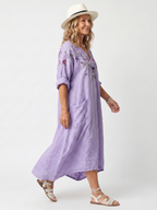 Vestido Violeta Cortés con Diseño Floral Oversize