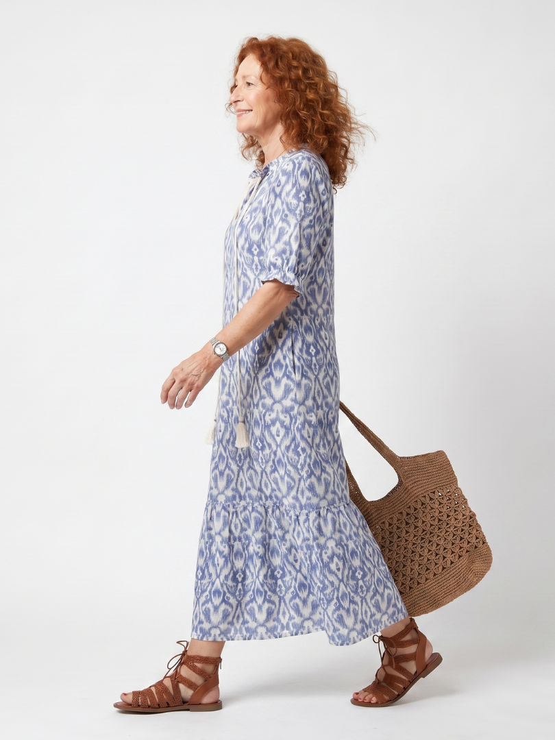 Vestido Violeta Cortés con Cordones en el Cuello