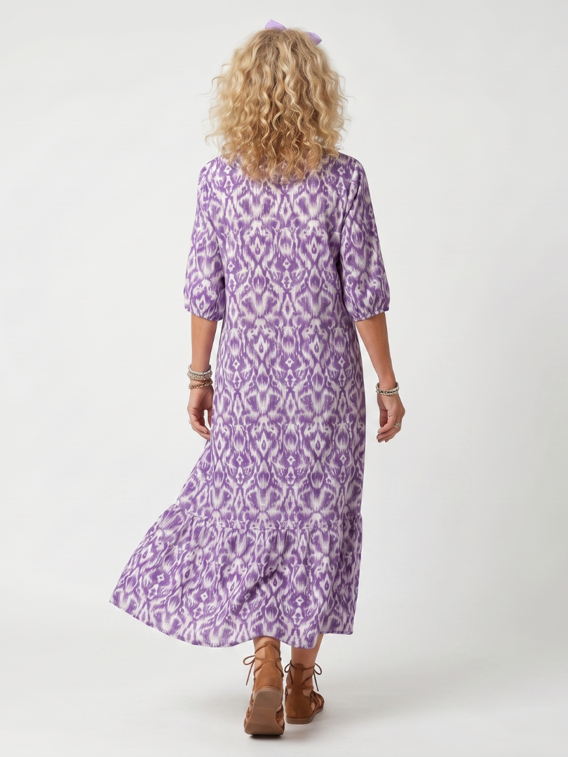Vestido Violeta Cortés con Estampado Floral Repetido