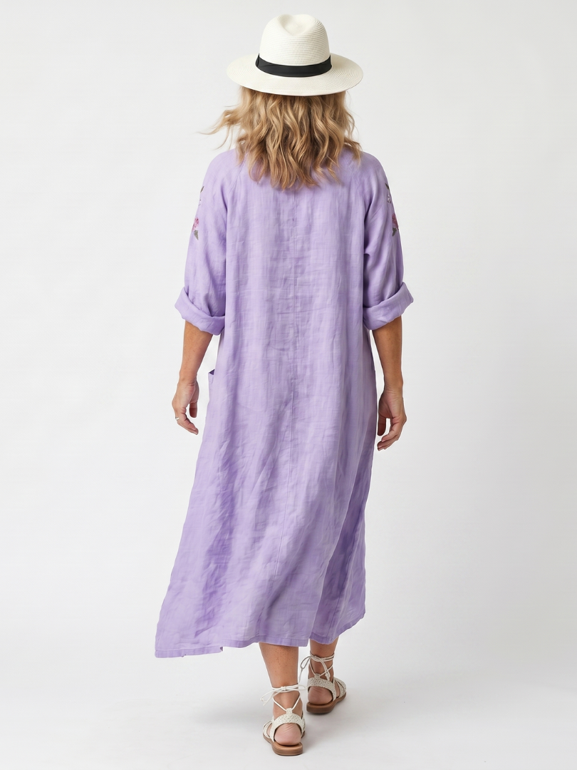 Vestido Violeta Cortés con Diseño Floral Oversize