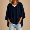 Poncho Violeta Cortés con Capucha en Azul Marino
