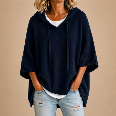 Poncho Violeta Cortés con Capucha en Azul Marino