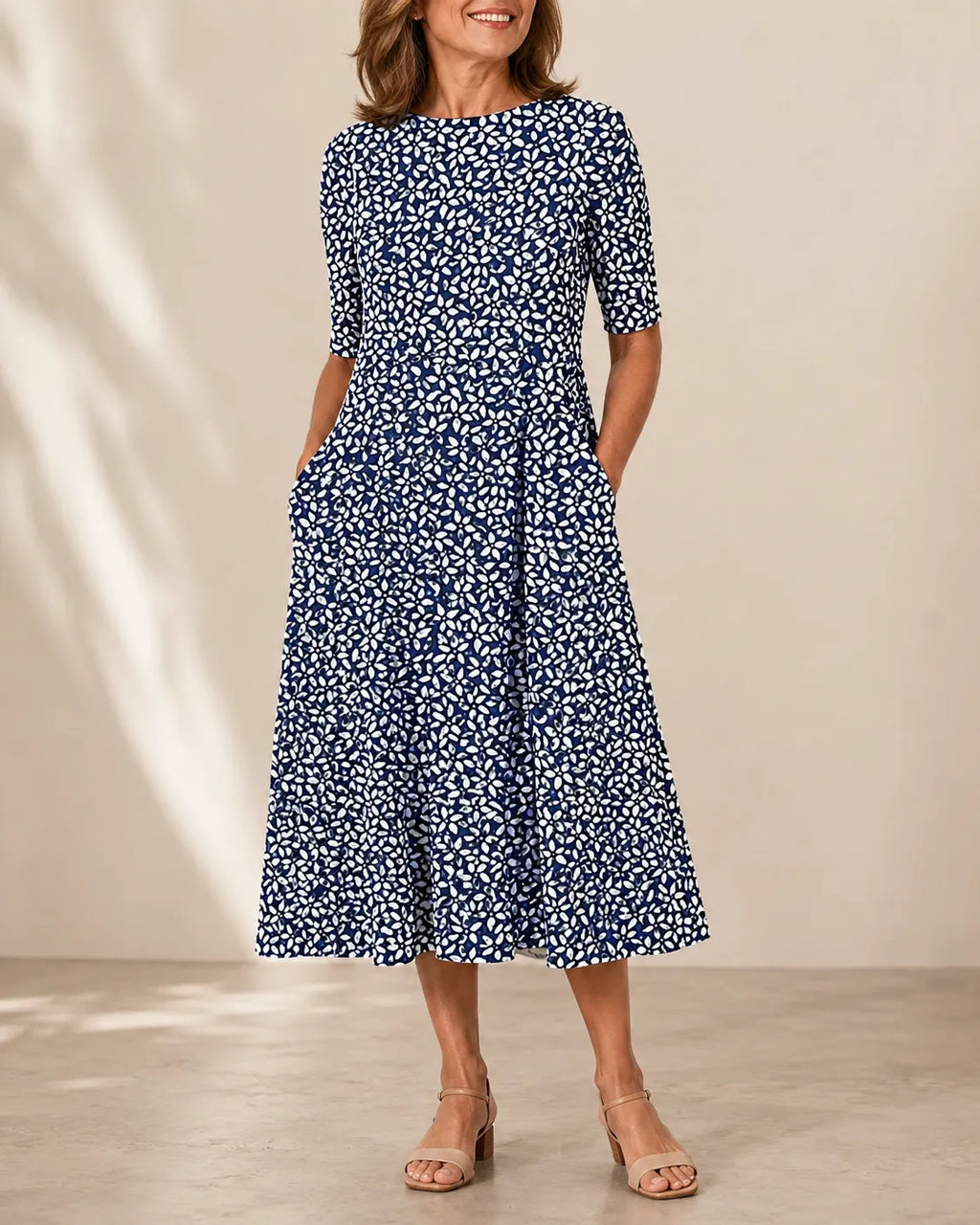 Annie | Vestido Midi Floral Favorecedor - Azul Oscuro