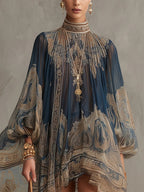 Vestido Violeta Cortés con Estampado Barroco y Cuello Alto