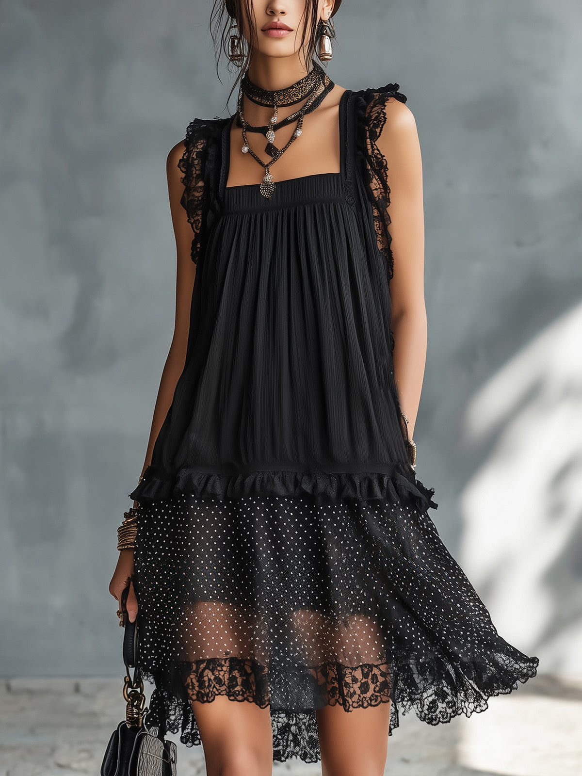 Vestido Violeta Cortés con Lunares y Ribete de Encaje