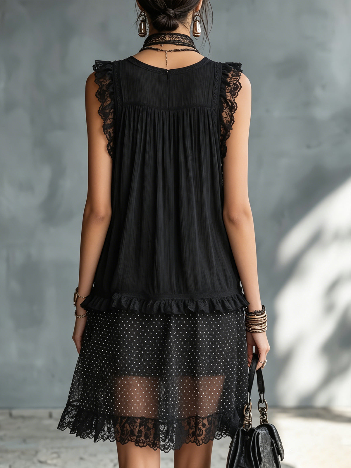 Vestido Violeta Cortés con Lunares y Ribete de Encaje
