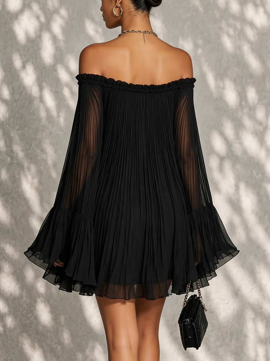 Vestido Violeta Cortés con Mangas Acampanadas y Hombros Descubiertos