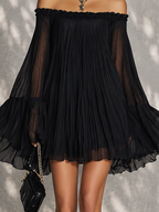 Vestido Violeta Cortés con Mangas Acampanadas y Hombros Descubiertos