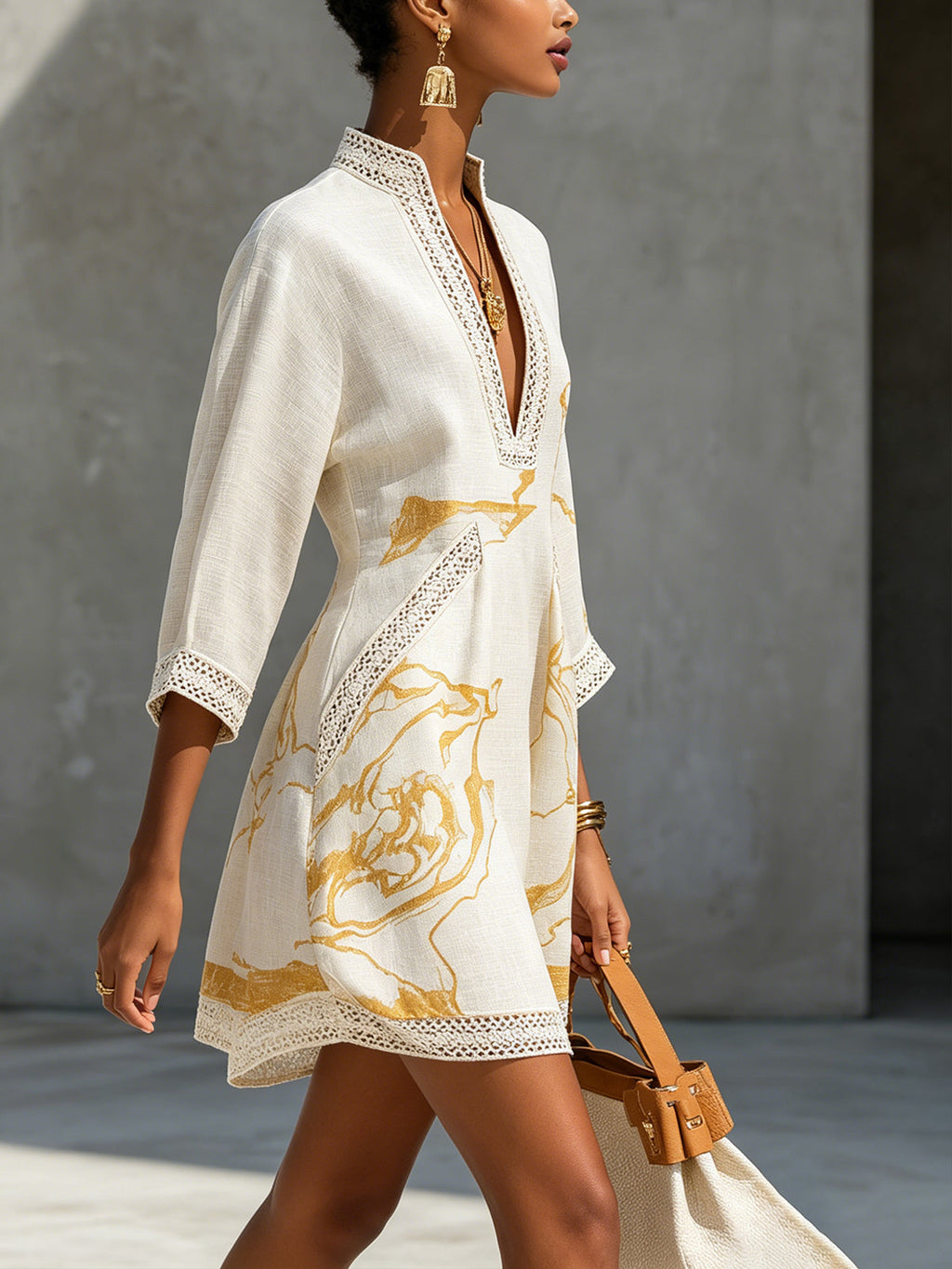 Vestido Violeta Cortés con Encaje Crochet Marfil y Motivos Dorados