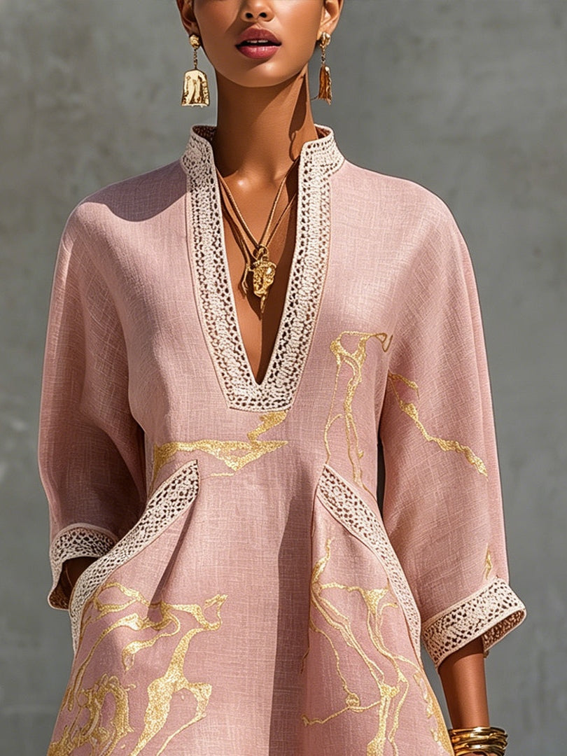 Vestido Violeta Cortés con Encaje Crochet Rosa y Motivos Dorados