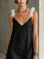 Vestido Violeta Cortés con Escote en V y Tirantes Florales