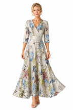 Vestido Violeta Cortés con Estampado Floral de Jardín