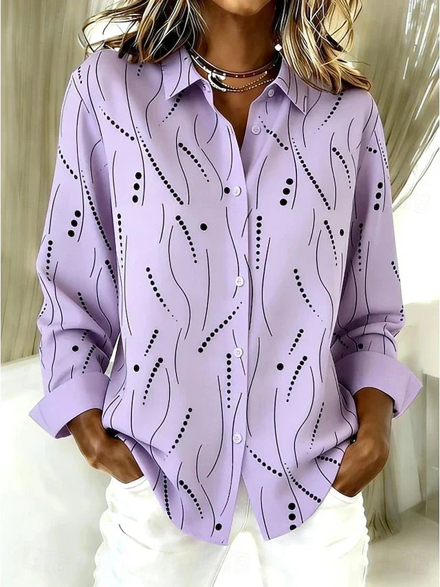 Blusa Violeta Cortés con Estampado Abstracto de Ondas Morado