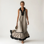 Mayline | Vestido largo sin mangas con cuello de volantes y ribete en contraste