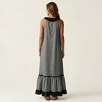Mayline | Vestido largo sin mangas con cuello de volantes y ribete en contraste