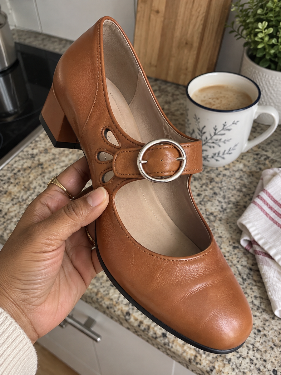 Clienta con zapatillas Violeta Cortés