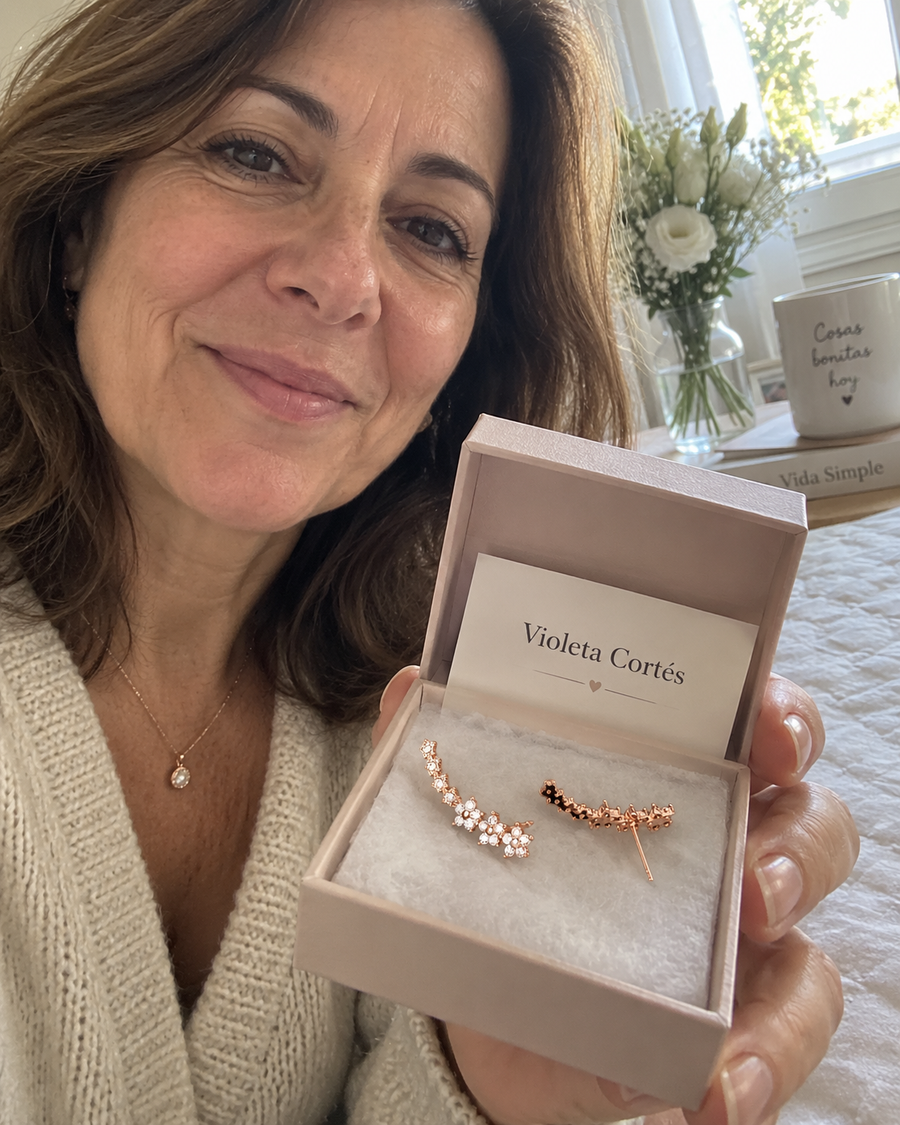 Clienta con joyería Violeta Cortés