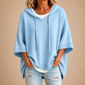 Poncho Violeta Cortés con Capucha en Azul Claro