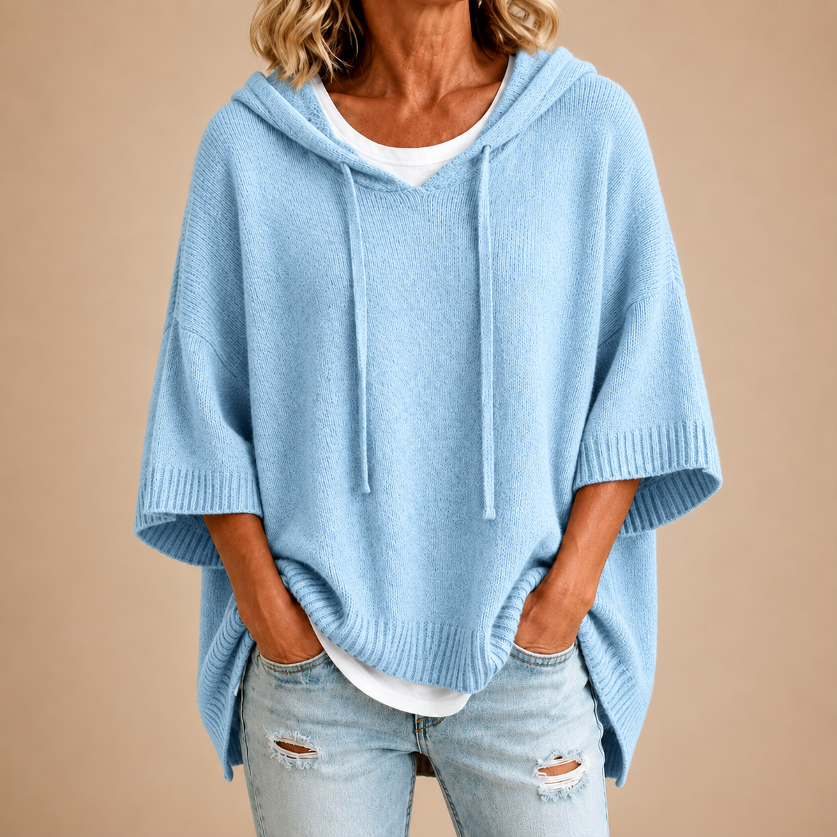 Poncho Violeta Cortés con Capucha en Azul Claro