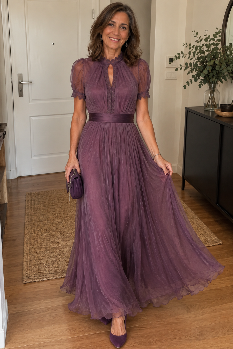 Vestido Violeta Cortés con Gasa Fluida y Encaje