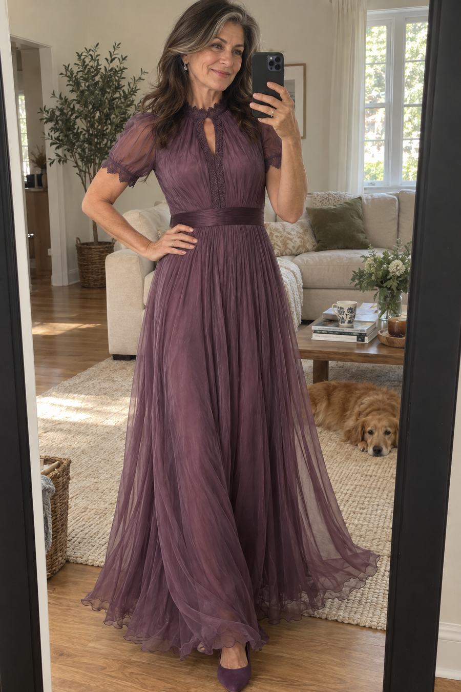 Vestido Violeta Cortés con Gasa Fluida y Encaje
